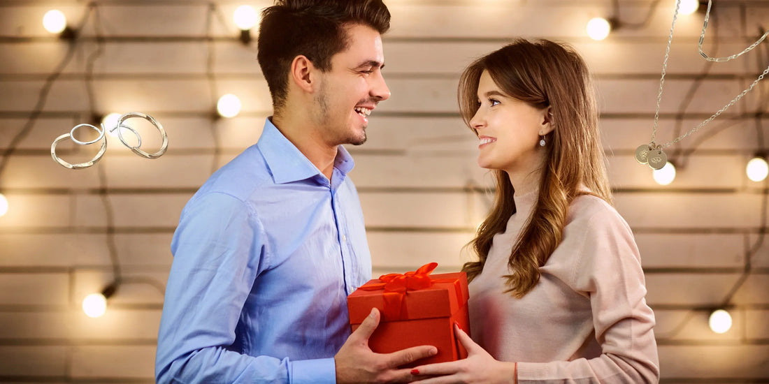 The Ultimate 2025 Holiday Jewelry Gift Guide (For Any Budget)